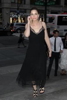 Amanda Peet feet photo thumbnail