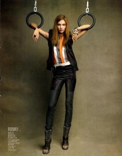 Karlie Kloss feet photo thumbnail