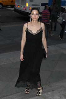 Amanda Peet feet photo thumbnail