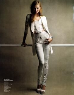 Karlie Kloss feet photo thumbnail