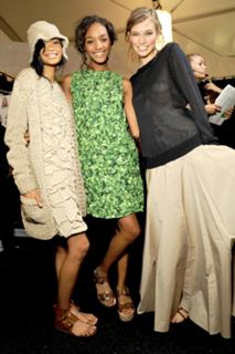 Karlie Kloss feet photo thumbnail
