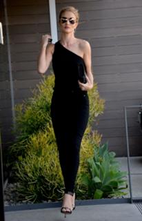 Rosie Huntington-Whiteley feet photo thumbnail