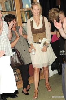 Uma Thurman feet photo thumbnail