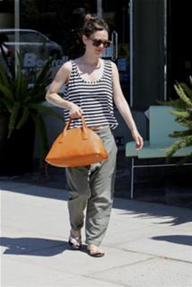 Rachel Bilson feet photo thumbnail