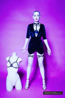 Rose McGowan feet photo thumbnail