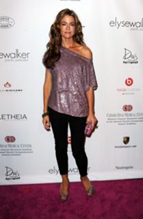 Denise Richards feet photo thumbnail