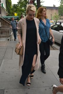 Emma Stone feet photo thumbnail