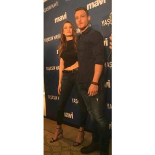 Serenay Sarikaya feet photo thumbnail