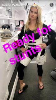 Reese Witherspoon feet photo thumbnail