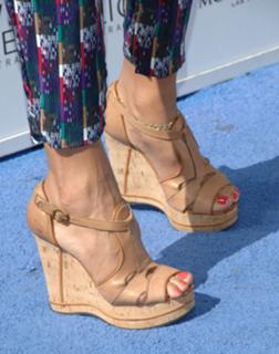 Dania Ramirez feet photo thumbnail
