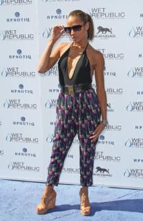 Dania Ramirez feet photo thumbnail