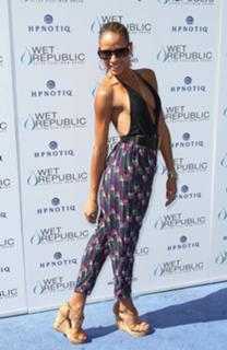 Dania Ramirez feet photo thumbnail