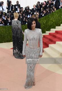 Kylie Jenner feet photo thumbnail