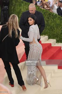Kylie Jenner feet photo thumbnail