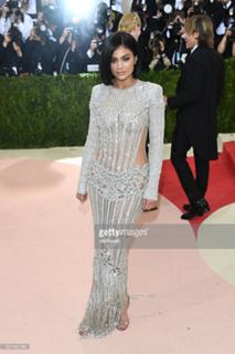 Kylie Jenner feet photo thumbnail