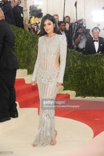 Kylie Jenner feet photo thumbnail
