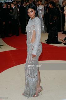 Kylie Jenner feet photo thumbnail