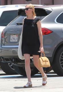 Kirsten Dunst feet photo thumbnail