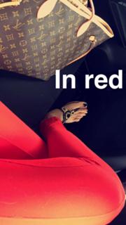 Valentina Vignali feet photo thumbnail