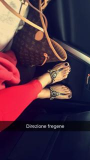 Valentina Vignali feet photo thumbnail