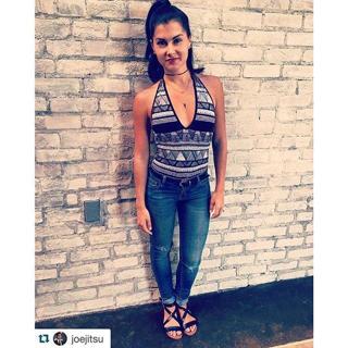 Megan Olivi feet photo thumbnail