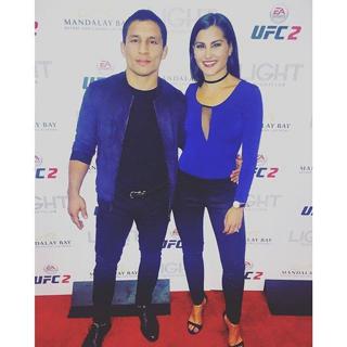 Megan Olivi feet photo thumbnail