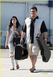 Demi Lovato feet photo thumbnail