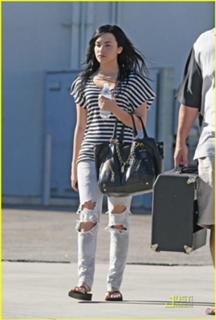 Demi Lovato feet photo thumbnail