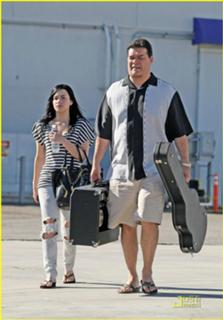 Demi Lovato feet photo thumbnail
