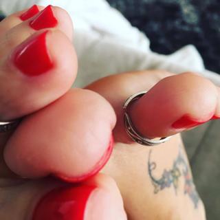 Karin Klemp feet photo thumbnail