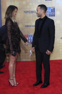 Chrissy Teigen feet photo thumbnail