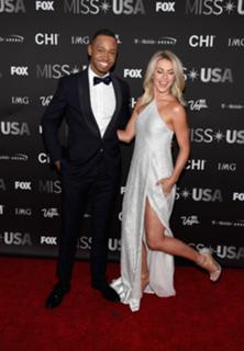 Julianne Hough feet photo thumbnail