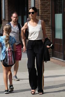 Lily Aldridge feet photo thumbnail