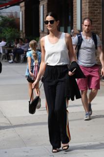 Lily Aldridge feet photo thumbnail