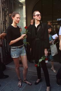 Karlie Kloss feet photo thumbnail