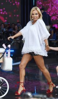 Dorota Rabczewska feet photo thumbnail