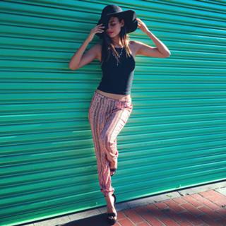 Victoria Justice feet photo thumbnail