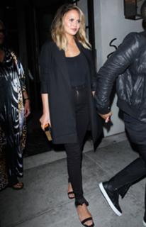 Chrissy Teigen feet photo thumbnail
