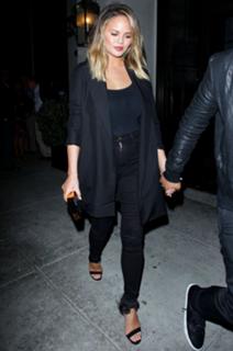 Chrissy Teigen feet photo thumbnail