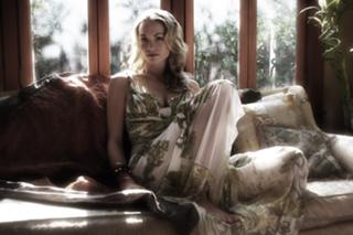 Yvonne Strahovski feet photo thumbnail