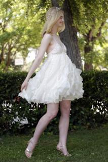 Elle Fanning feet photo thumbnail