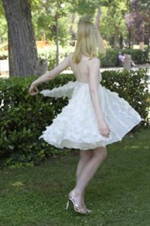 Elle Fanning feet photo thumbnail