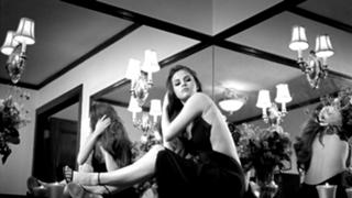 Selena Gomez feet photo thumbnail