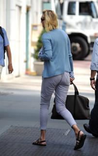 Uma Thurman feet photo thumbnail