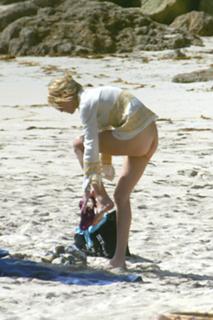 Uma Thurman feet photo thumbnail