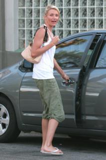 Cameron Diaz feet photo thumbnail