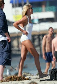 Cameron Diaz feet photo thumbnail