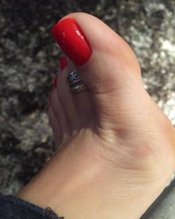 Karin Klemp feet photo thumbnail