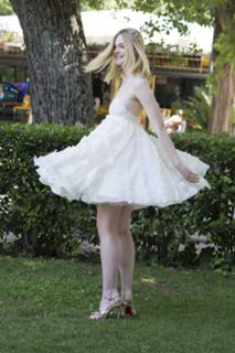 Elle Fanning feet photo thumbnail
