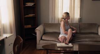 Rosamund Pike feet photo thumbnail